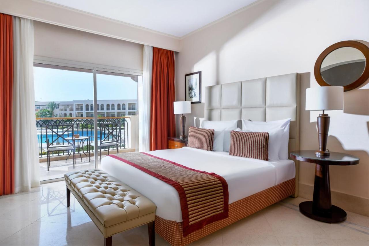 Jaz Mirabel Resort Sharm el-Sheikh Luaran gambar A bedroom at the Hilton Sharm El Sheikh