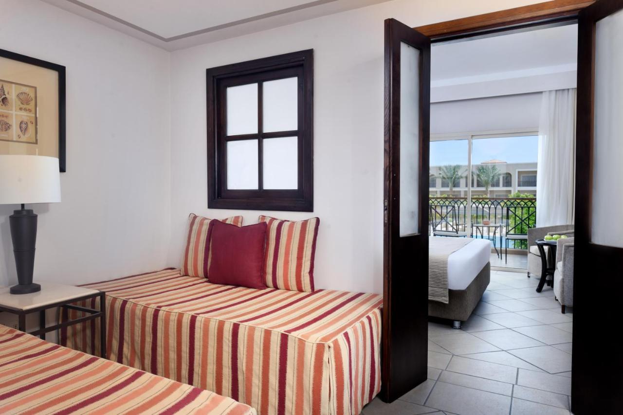 Jaz Mirabel Resort Sharm el-Sheikh Luaran gambar A suite at the Hilton Sharm El Sheikh Resort