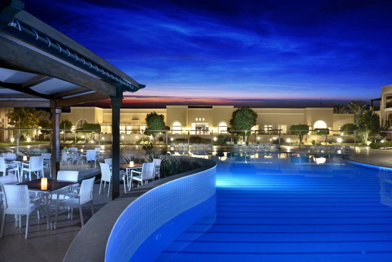 Jaz Mirabel Resort Sharm el-Sheikh Luaran gambar The pool at the Westin